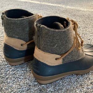 Sperry rain snow duck boots.